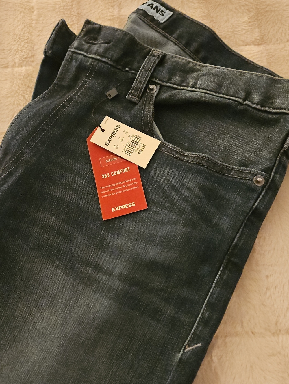 Express Men’s Slim Jeans in Dark Wash
